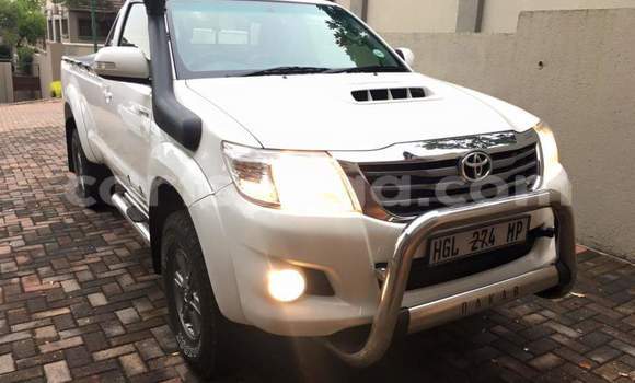 Nunua Ilio tumika Toyota Hilux White Gari ndani ya Ezulwini nchini Hhohho Nunua Ilio tumika Toyota Hilux White Gari ndani ya Ezulwini nchini Hhohho