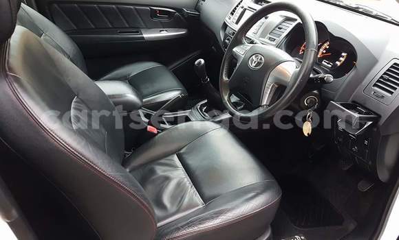 Buy Used Toyota Hilux White Car in Nhlangano in Shiselweni District Buy Used Toyota Hilux White Car in Nhlangano in Shiselweni District