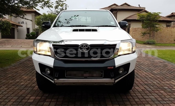 Buy Used Toyota Hilux White Car in Nhlangano in Shiselweni District Buy Used Toyota Hilux White Car in Nhlangano in Shiselweni District