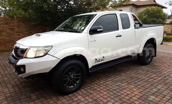 Buy Used Toyota Hilux White Car in Nhlangano in Shiselweni District Buy Used Toyota Hilux White Car in Nhlangano in Shiselweni District