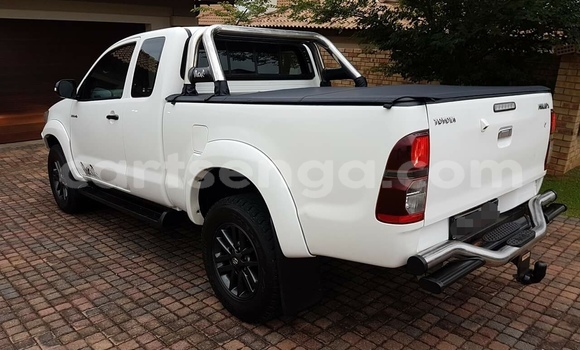 Buy Used Toyota Hilux White Car in Nhlangano in Shiselweni District Buy Used Toyota Hilux White Car in Nhlangano in Shiselweni District