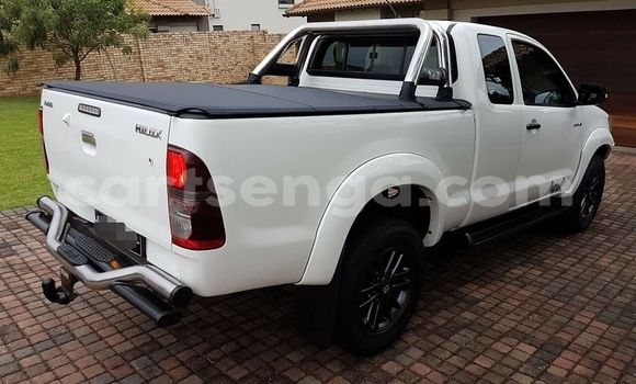 Buy Used Toyota Hilux White Car in Nhlangano in Shiselweni District Buy Used Toyota Hilux White Car in Nhlangano in Shiselweni District
