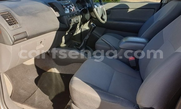 Buy Used Toyota Hilux White Car in Nhlangano in Shiselweni District Buy Used Toyota Hilux White Car in Nhlangano in Shiselweni District