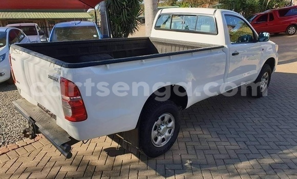 Buy Used Toyota Hilux White Car in Nhlangano in Shiselweni District Buy Used Toyota Hilux White Car in Nhlangano in Shiselweni District