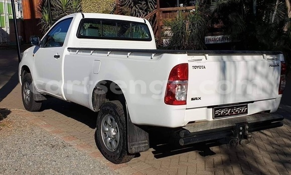 Buy Used Toyota Hilux White Car in Nhlangano in Shiselweni District Buy Used Toyota Hilux White Car in Nhlangano in Shiselweni District