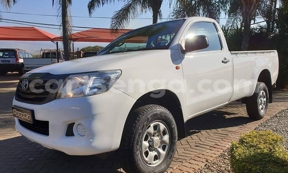 Buy Used Toyota Hilux White Car in Nhlangano in Shiselweni District Buy Used Toyota Hilux White Car in Nhlangano in Shiselweni District