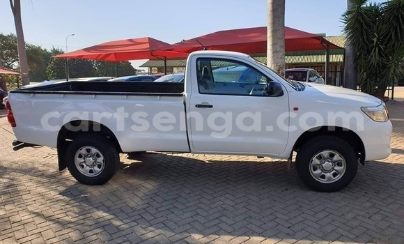 Buy Used Toyota Hilux White Car in Nhlangano in Shiselweni District Buy Used Toyota Hilux White Car in Nhlangano in Shiselweni District