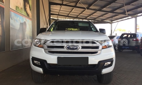 Nunua Ilio tumika Ford Everest White Gari ndani ya Ezulwini nchini Hhohho