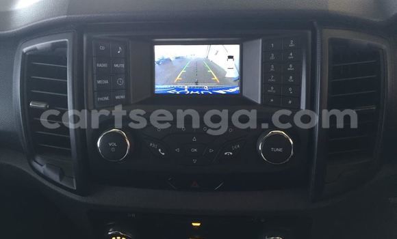 Buy Used Ford Everest White Car in Ezulwini in Hhohho Buy Used Ford Everest White Car in Ezulwini in Hhohho