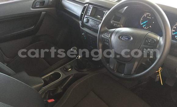 Buy Used Ford Everest White Car in Ezulwini in Hhohho Buy Used Ford Everest White Car in Ezulwini in Hhohho