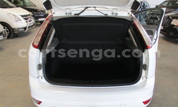 Nunua Ilio tumika Ford Focus White Gari ndani ya Ezulwini nchini Hhohho Nunua Ilio tumika Ford Focus White Gari ndani ya Ezulwini nchini Hhohho