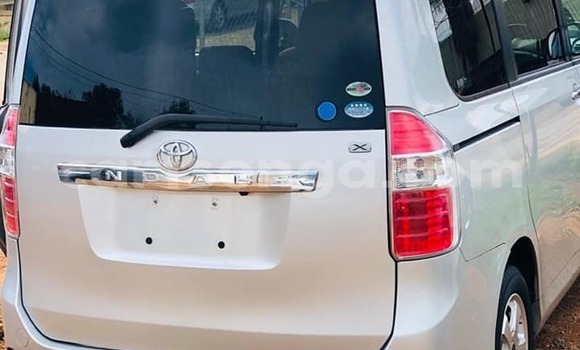Nunua Ilio tumika Toyota Noah Silver Gari ndani ya Bhunya nchini Manzini Nunua Ilio tumika Toyota Noah Silver Gari ndani ya Bhunya nchini Manzini