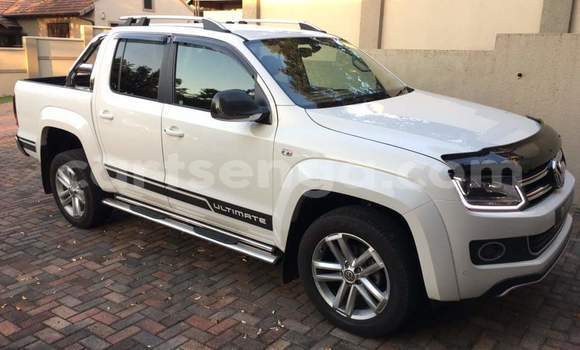 Nunua Ilio tumika Volkswagen Amarok White Gari ndani ya Ezulwini nchini Hhohho