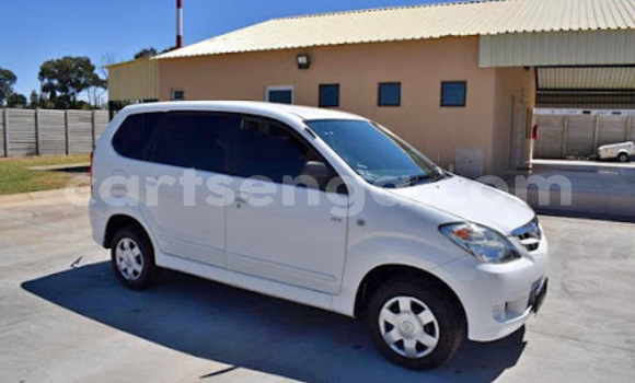 Nunua Ilio tumika Toyota Avanza White Gari ndani ya Ezulwini nchini Hhohho