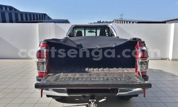 Nunua Ilio tumika Toyota Hilux Red Gari ndani ya Hlatikulu nchini Wilaya ya Shiselweni Nunua Ilio tumika Toyota Hilux Red Gari ndani ya Hlatikulu nchini Wilaya ya Shiselweni