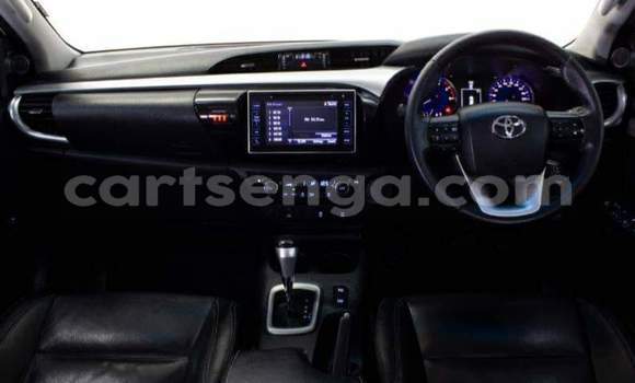 Nunua Ilio tumika Toyota Hilux White Gari ndani ya Manzini nchini Manzini Nunua Ilio tumika Toyota Hilux White Gari ndani ya Manzini nchini Manzini