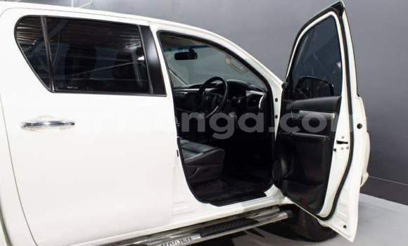 Nunua Ilio tumika Toyota Hilux White Gari ndani ya Manzini nchini Manzini Nunua Ilio tumika Toyota Hilux White Gari ndani ya Manzini nchini Manzini
