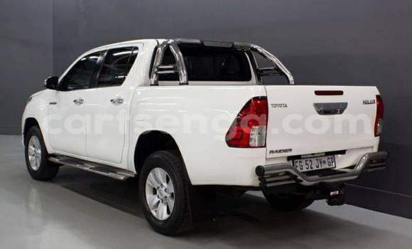 Nunua Ilio tumika Toyota Hilux White Gari ndani ya Manzini nchini Manzini Nunua Ilio tumika Toyota Hilux White Gari ndani ya Manzini nchini Manzini