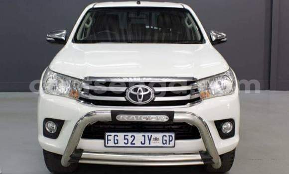 Nunua Ilio tumika Toyota Hilux White Gari ndani ya Manzini nchini Manzini Nunua Ilio tumika Toyota Hilux White Gari ndani ya Manzini nchini Manzini