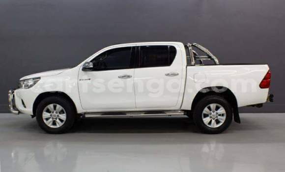 Nunua Ilio tumika Toyota Hilux White Gari ndani ya Manzini nchini Manzini Nunua Ilio tumika Toyota Hilux White Gari ndani ya Manzini nchini Manzini