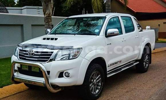 Buy Used Toyota Hilux White Car in Mbabane in Manzini