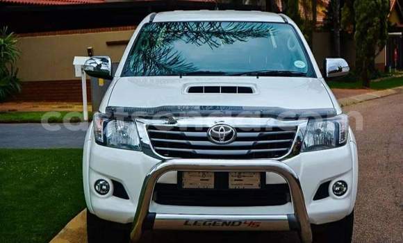 Nunua Ilio tumika Toyota Hilux White Gari ndani ya Mbabane nchini Manzini Nunua Ilio tumika Toyota Hilux White Gari ndani ya Mbabane nchini Manzini