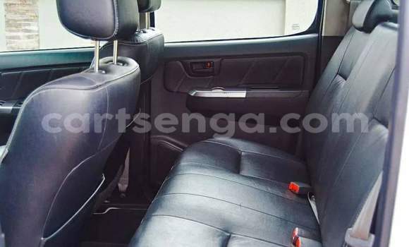 Nunua Ilio tumika Toyota Hilux White Gari ndani ya Mbabane nchini Manzini Nunua Ilio tumika Toyota Hilux White Gari ndani ya Mbabane nchini Manzini