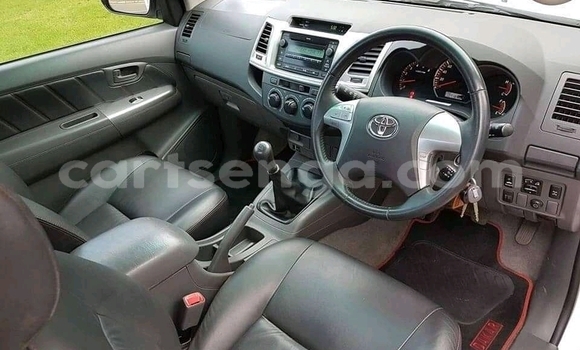 Buy Used Toyota Hilux White Car in Mbabane in Manzini Buy Used Toyota Hilux White Car in Mbabane in Manzini