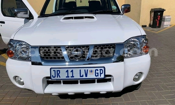 Buy Used Nissan NP 300 White Car in Mbabane in Manzini Buy Used Nissan NP 300 White Car in Mbabane in Manzini