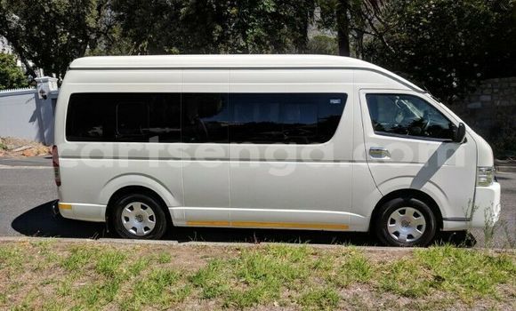 Buy Used Toyota Hiace White Car in Mbabane in Manzini Buy Used Toyota Hiace White Car in Mbabane in Manzini
