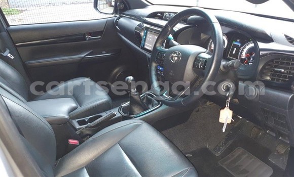 Buy Used Toyota Hilux Silver Car in Mbabane in Manzini Buy Used Toyota Hilux Silver Car in Mbabane in Manzini