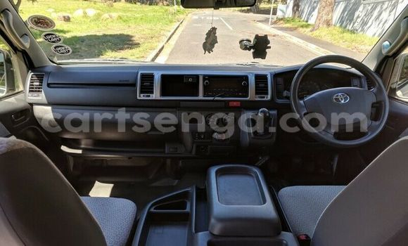 Buy Used Toyota Hiace White Car in Mbabane in Manzini Buy Used Toyota Hiace White Car in Mbabane in Manzini