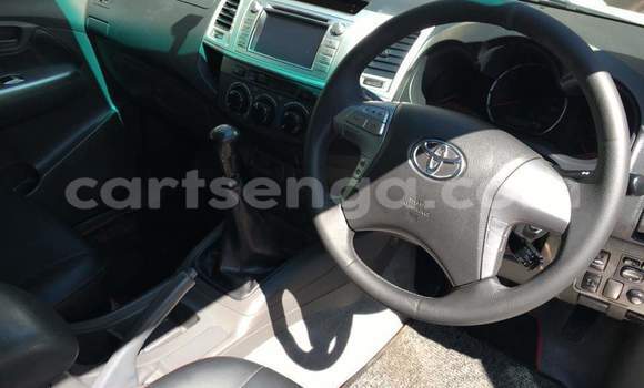 Nunua Ilio tumika Toyota Hilux White Gari ndani ya Manzini nchini Manzini Nunua Ilio tumika Toyota Hilux White Gari ndani ya Manzini nchini Manzini