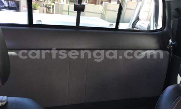 Nunua Ilio tumika Toyota Hilux White Gari ndani ya Manzini nchini Manzini Nunua Ilio tumika Toyota Hilux White Gari ndani ya Manzini nchini Manzini