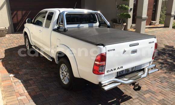 Nunua Ilio tumika Toyota Hilux White Gari ndani ya Manzini nchini Manzini Nunua Ilio tumika Toyota Hilux White Gari ndani ya Manzini nchini Manzini