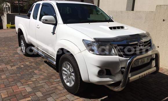 Nunua Ilio tumika Toyota Hilux White Gari ndani ya Manzini nchini Manzini Nunua Ilio tumika Toyota Hilux White Gari ndani ya Manzini nchini Manzini