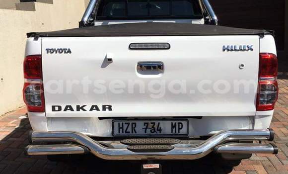 Nunua Ilio tumika Toyota Hilux White Gari ndani ya Manzini nchini Manzini Nunua Ilio tumika Toyota Hilux White Gari ndani ya Manzini nchini Manzini