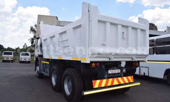 Acheter Occasion Utilitaire Mercedes‒Benz Tipper Blanc à Ezulwini, Hhohho Acheter Occasion Utilitaire Mercedes‒Benz Tipper Blanc à Ezulwini, Hhohho