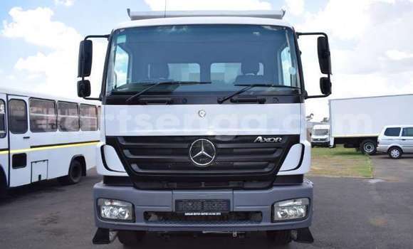 Acheter Occasion Utilitaire Mercedes‒Benz Tipper Blanc à Ezulwini, Hhohho Acheter Occasion Utilitaire Mercedes‒Benz Tipper Blanc à Ezulwini, Hhohho