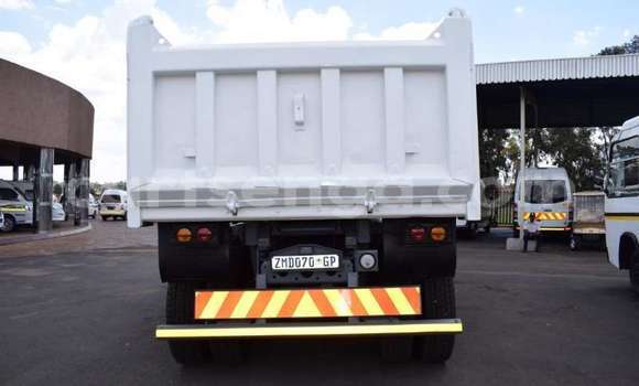Acheter Occasion Utilitaire Mercedes‒Benz Tipper Blanc à Ezulwini, Hhohho Acheter Occasion Utilitaire Mercedes‒Benz Tipper Blanc à Ezulwini, Hhohho