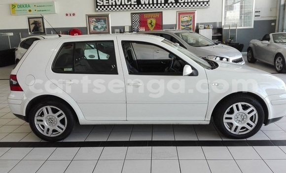 Buy Used Volkswagen Golf White Car in Ezulwini in Hhohho