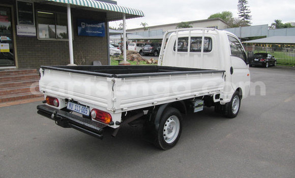 Acheter Occasion Utilitaire Hyundai H200 Blanc à Nhlangano, Shiselweni District Acheter Occasion Utilitaire Hyundai H200 Blanc à Nhlangano, Shiselweni District