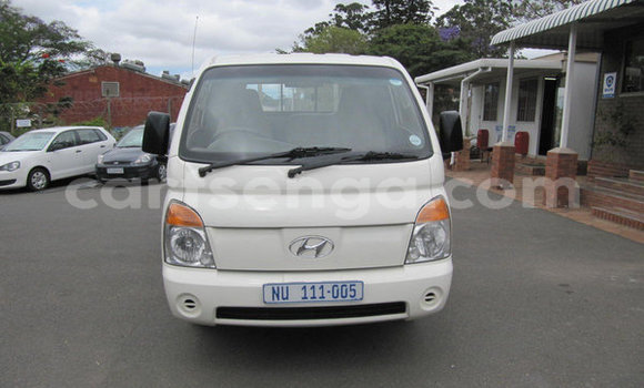Acheter Occasion Utilitaire Hyundai H200 Blanc à Nhlangano, Shiselweni District Acheter Occasion Utilitaire Hyundai H200 Blanc à Nhlangano, Shiselweni District