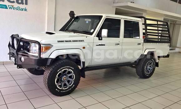 Nunua Ilio tumika Toyota Land Cruiser White Gari ndani ya Ezulwini nchini Hhohho Nunua Ilio tumika Toyota Land Cruiser White Gari ndani ya Ezulwini nchini Hhohho
