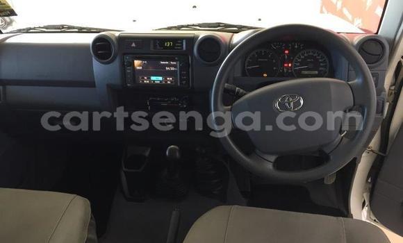 Nunua Ilio tumika Toyota Land Cruiser White Gari ndani ya Ezulwini nchini Hhohho Nunua Ilio tumika Toyota Land Cruiser White Gari ndani ya Ezulwini nchini Hhohho