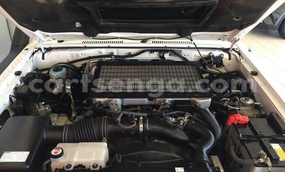 Nunua Ilio tumika Toyota Land Cruiser White Gari ndani ya Ezulwini nchini Hhohho Nunua Ilio tumika Toyota Land Cruiser White Gari ndani ya Ezulwini nchini Hhohho