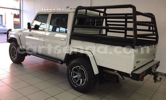 Nunua Ilio tumika Toyota Land Cruiser White Gari ndani ya Ezulwini nchini Hhohho Nunua Ilio tumika Toyota Land Cruiser White Gari ndani ya Ezulwini nchini Hhohho