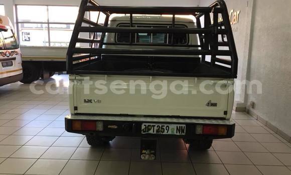 Nunua Ilio tumika Toyota Land Cruiser White Gari ndani ya Ezulwini nchini Hhohho Nunua Ilio tumika Toyota Land Cruiser White Gari ndani ya Ezulwini nchini Hhohho