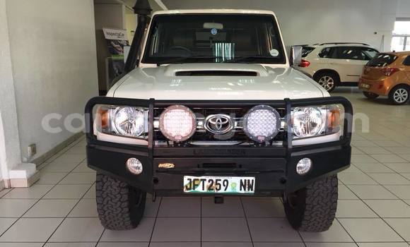 Nunua Ilio tumika Toyota Land Cruiser White Gari ndani ya Ezulwini nchini Hhohho Nunua Ilio tumika Toyota Land Cruiser White Gari ndani ya Ezulwini nchini Hhohho