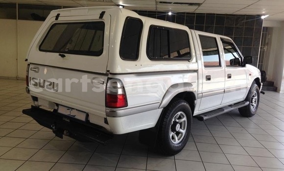 Acheter Occasion Voiture Isuzu KB Blanc à Hlatikulu, Shiselweni District Acheter Occasion Voiture Isuzu KB Blanc à Hlatikulu, Shiselweni District